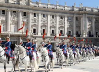 cambio de guardia palacio real, relevo solemne palacio real, palacio real madrid