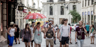 La llegada de turistas extranjeros a Madrid casi se triplica en julio