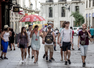 La llegada de turistas extranjeros a Madrid casi se triplica en julio