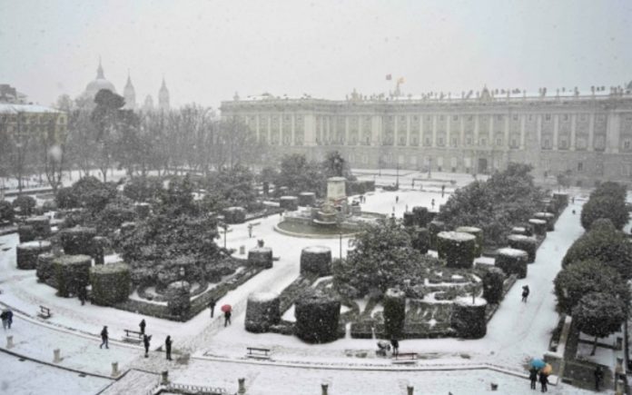 palacio real madrid nieve