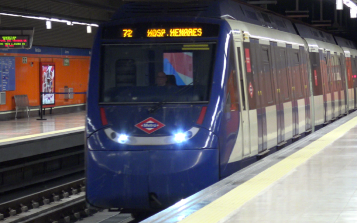 Viajeros del Metro y los buses de la EMT de Madrid valoran su accesibilidad