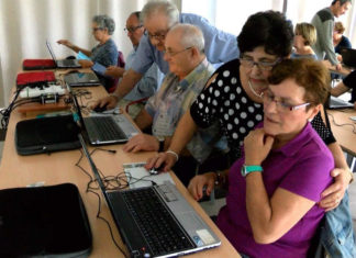 Bibliotecas de Madrid ofrecen talleres de tecnología para mayores