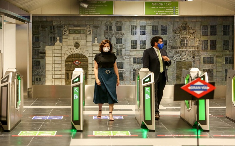 Madrid instalará tornos y máquinas de venta de títulos de transporte público con tecnología en 137 estaciones