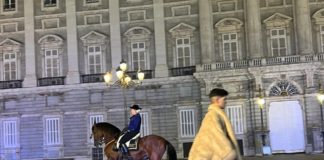 Madrid impulsa la moda española con el desfile ‘Cabalgando entre Costuras 2023’